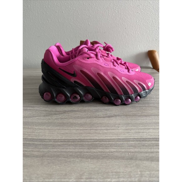 Nike Pink and Black Athletic Shoes - Picture 6 of 12